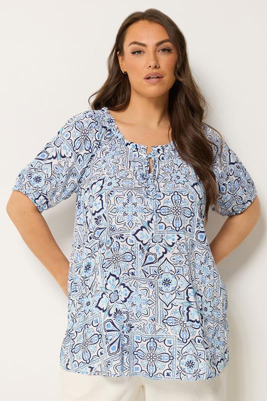  YOURS blusa con estampado de azulejos azules y escote Bardot