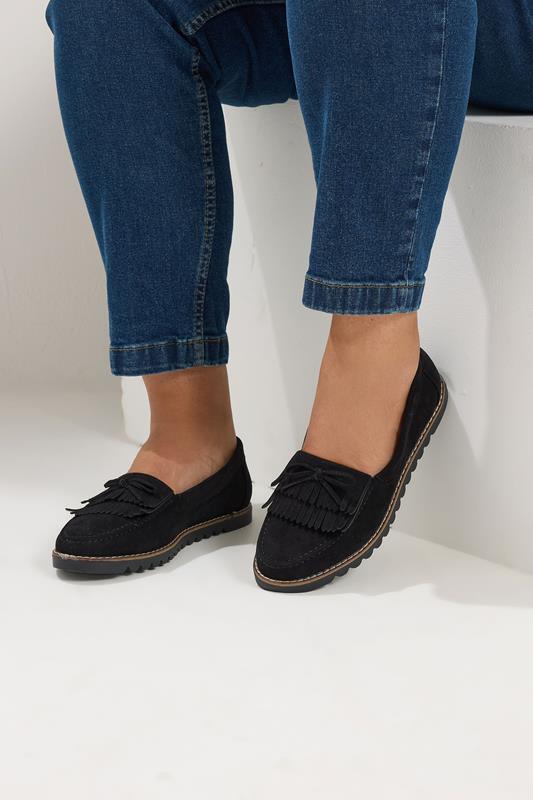  Mocasines negros de gamuza sintética con flecos y horma ancha E