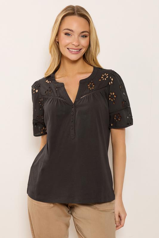  M&Co chocoladebruin T-shirt met bloemenborduursel