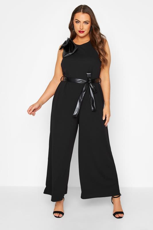  dla puszystych YOURS LONDON Curve Black Leather Look Bow Shoulder Jumpsuit