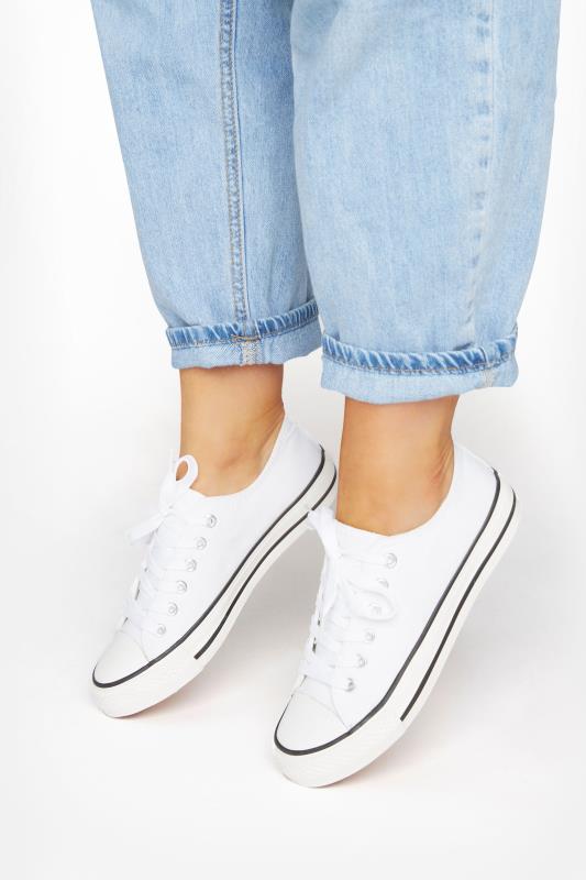  Tallas Grandes White Canvas Low Trainers In Wide E Fit