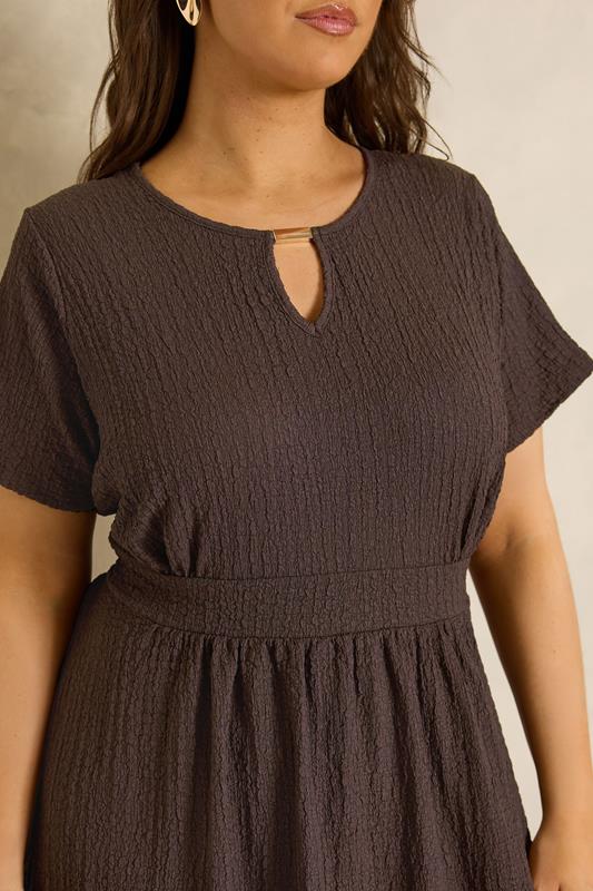 EVANS Plus Size Chocolate Brown Keyhole Textured Maxi Dress | Evans 4