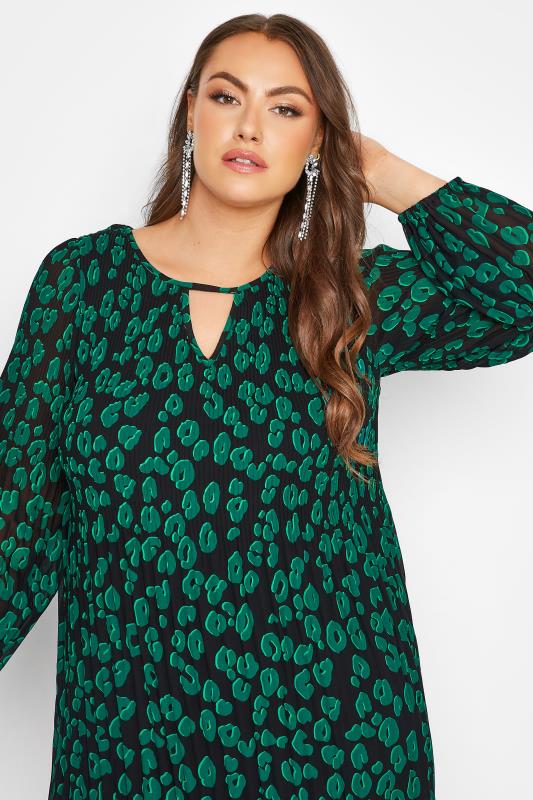 YOURS LONDON Plus Size Green Leopard Print Pleat Blouse | Yours Clothing 4