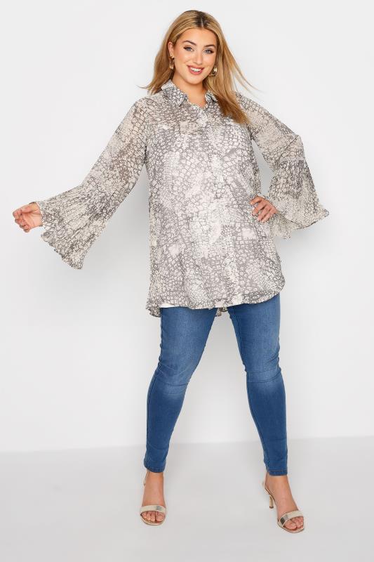 YOURS LONDON Curve Grey Snake Print Pleated Shirt 2