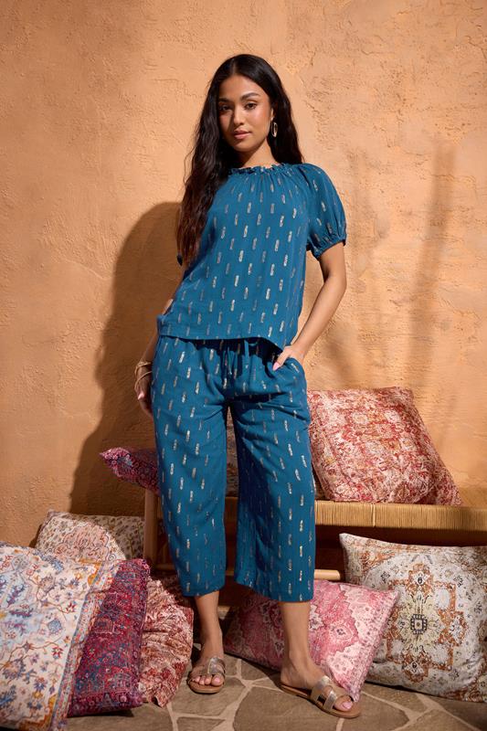  M&Co Petite Pantalon court bleu marine à motif métallisé