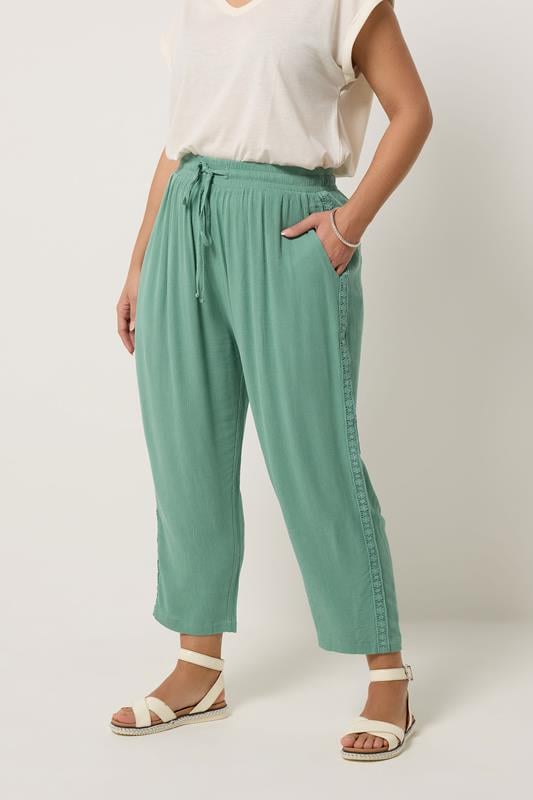  YOURS pantalones capri de crochet en color menta con corte lateral
