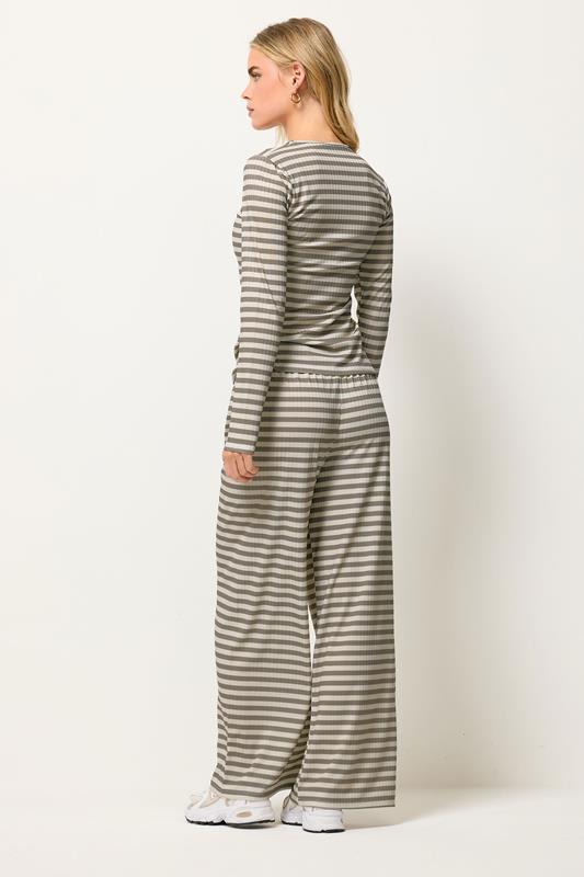 PixieGirl Petite Women's Set Cream Stripe T-Shirt & Wide Leg Trouser | PixieGirl  2