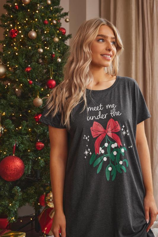  Tallas Grandes M&Co Black Cotton Christmas Mistletoe Print Nightdress