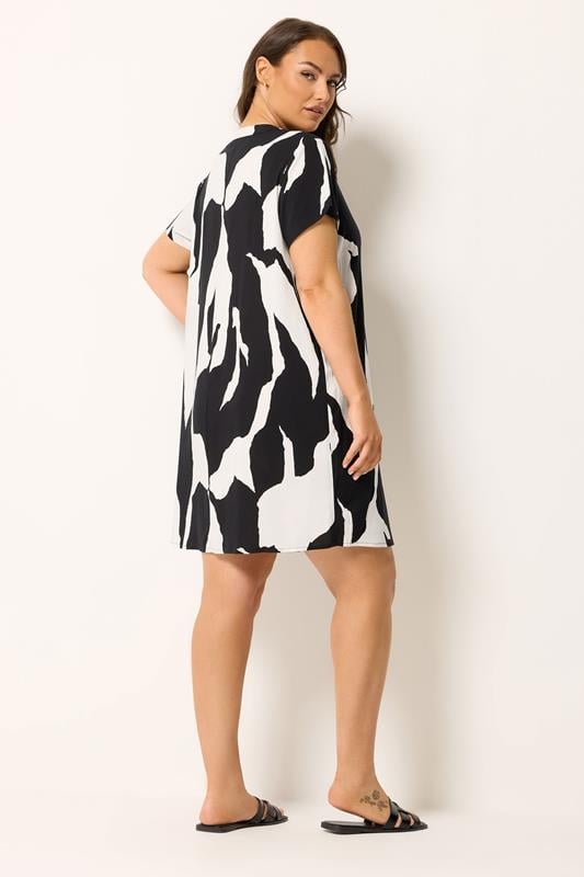 YOURS Plus Size Black Animal Pleat Front Dress | Yours Clothing 2