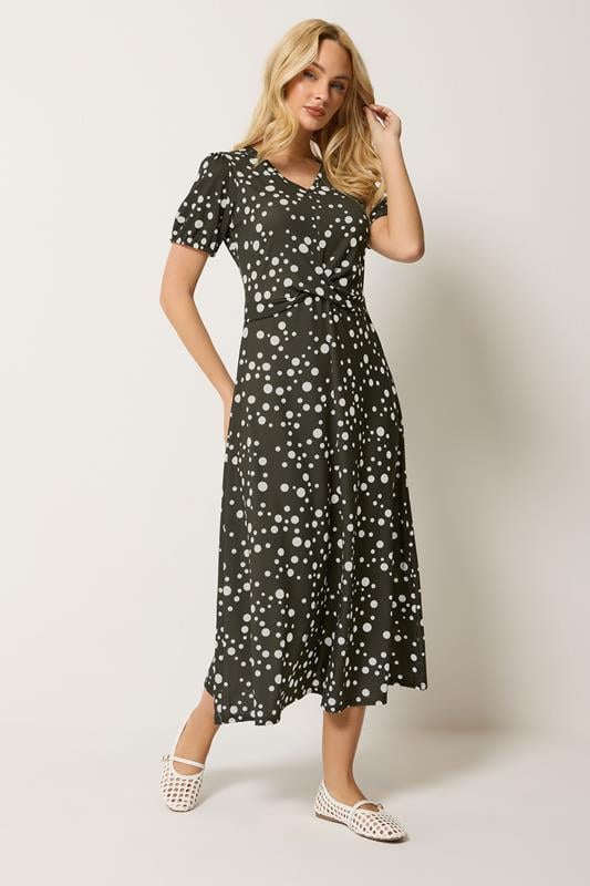  M&Co vestido marrón chocolate con estampado de lunares y detalle retorcido en la parte delantera