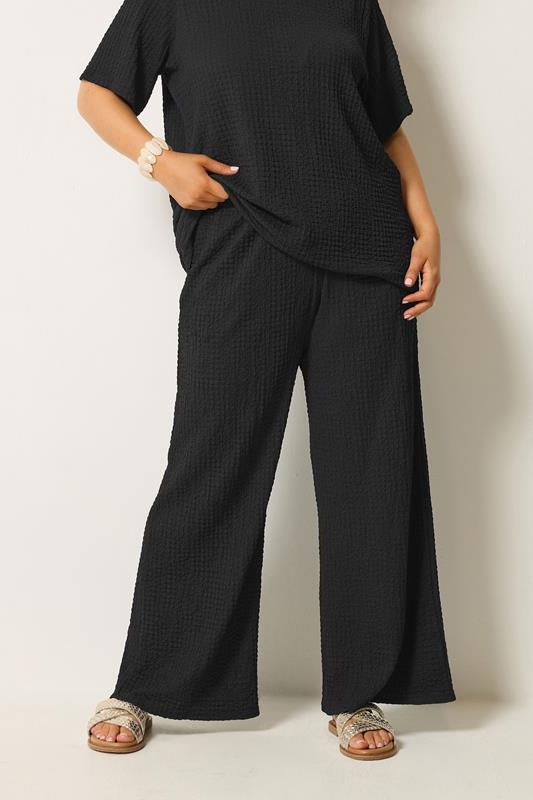  YOURS Pantalon large texturé façon bulles noir