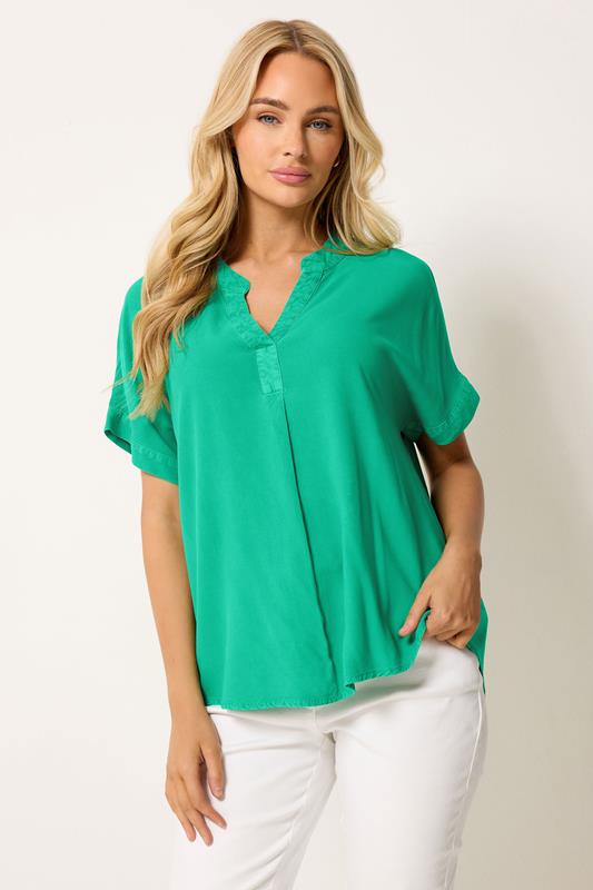M&Co blusa verde con cuello de muesca