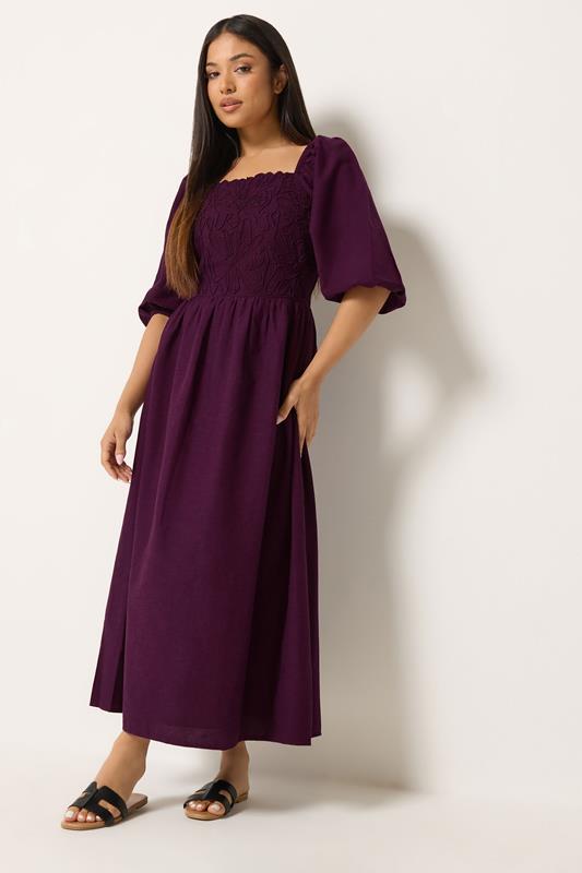  M&Co Petite bessenpaarse maxi-jurk met korte mouwen en geborduurde afwerking