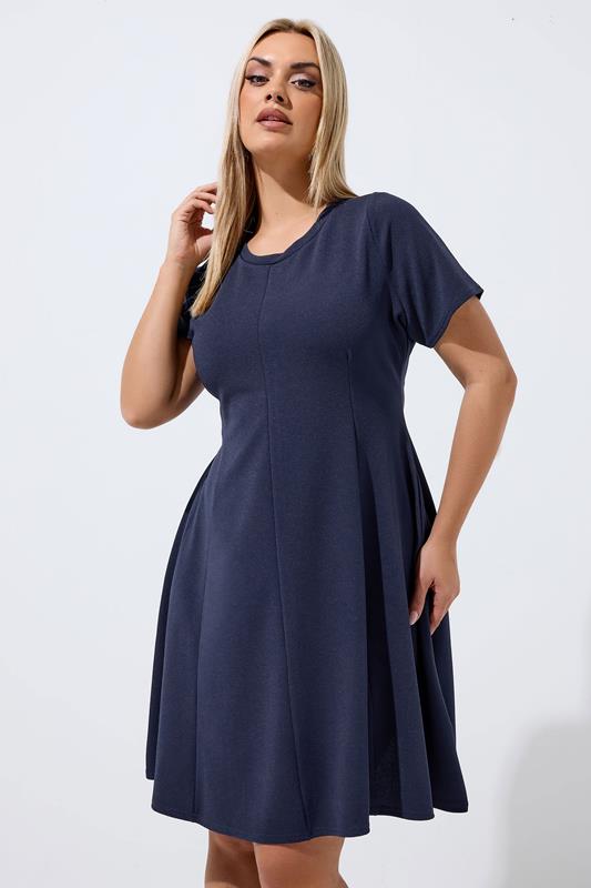  LIMITED COLLECTION – Plissiertes Skaterkleid in Marineblau