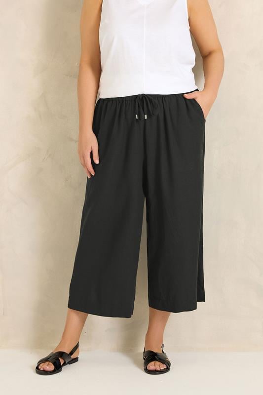 EVANS Pantalon court en lin noir