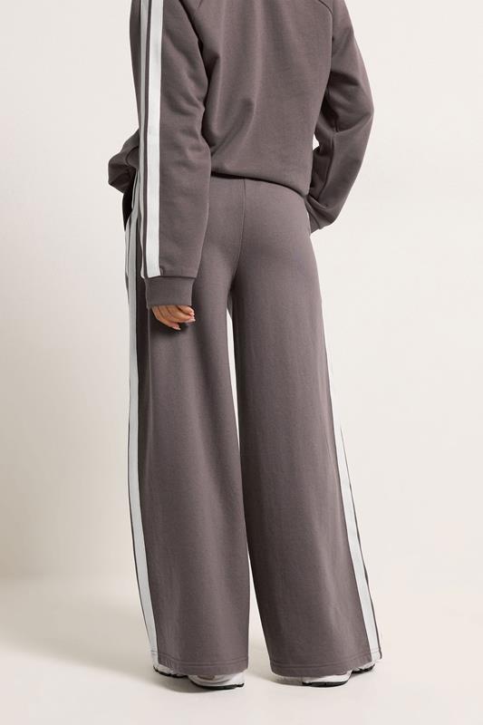 PixieGirl Petite Women's Set Purple Stripe Quarter Zip Sweatshirt & Wide Leg Joggers | PixieGirl 6