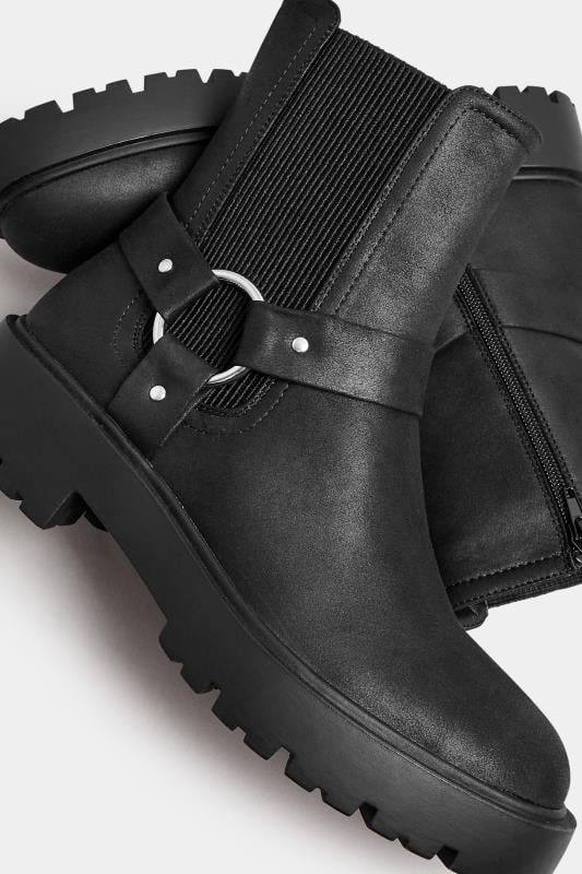 Breite Chelsea Boots in Schwarz in Biker Optik mit weiter E Passform Yours Clothing