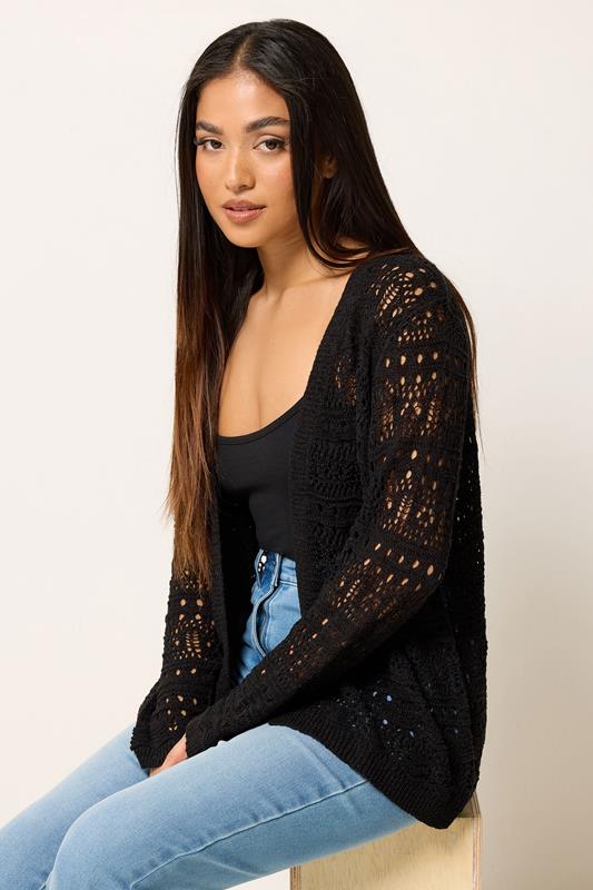  M&Co Petite – Vorne offener Häkel-Cardigan in Schwarz