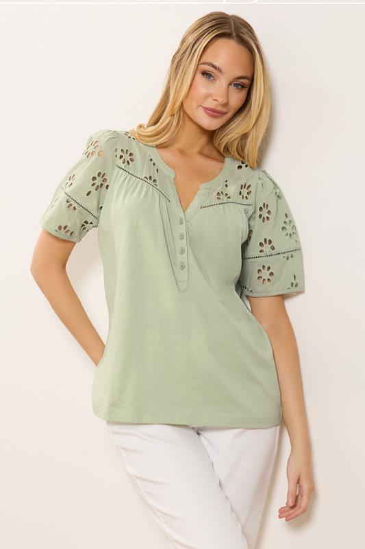  M&Co camiseta con bordado floral verde salvia