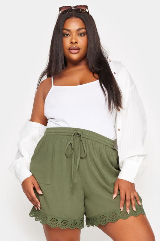  Grande Taille YOURS Curve Khaki Green Broderie Anglaise Scalloped Shorts