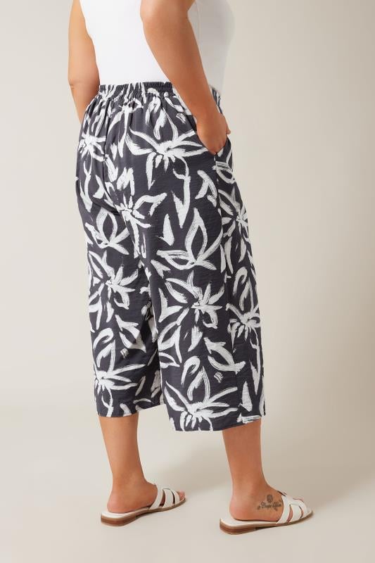 EVANS Plus Size Navy Blue Floral Print Culottes | Evans 3