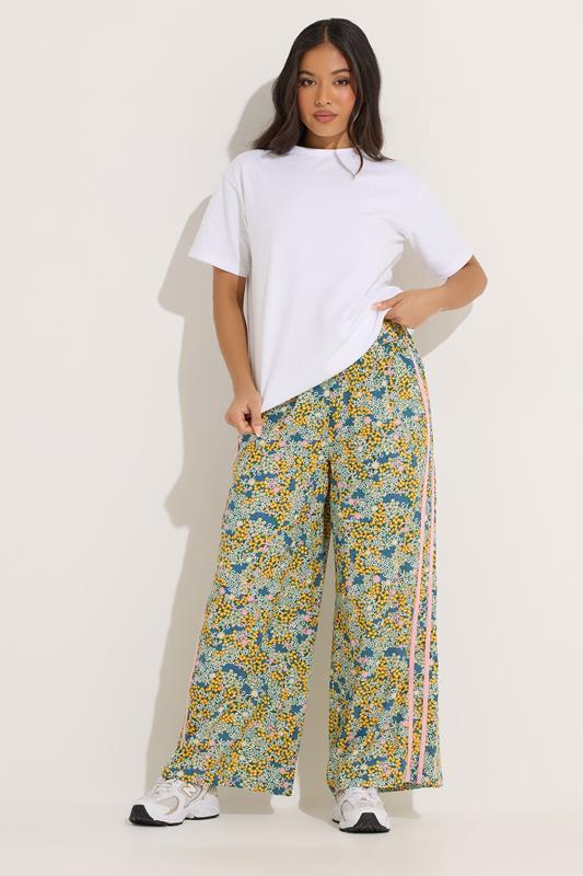 PixieGirl Petite Women's Pink Ditsy Floral Side Stripe Wide Leg Trousers | PixieGirl 1