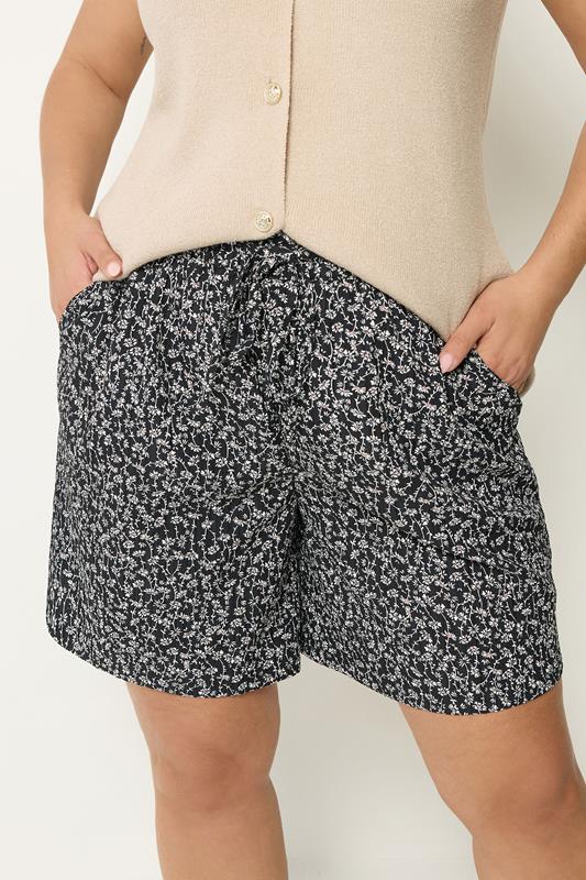 YOURS Plus Size Black Ditsy Floral Shorts | Yours Clothing 4