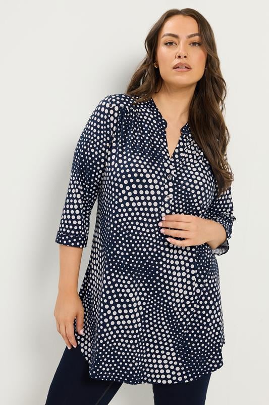  YOURS camisa azul marino con lunares y media tapeta