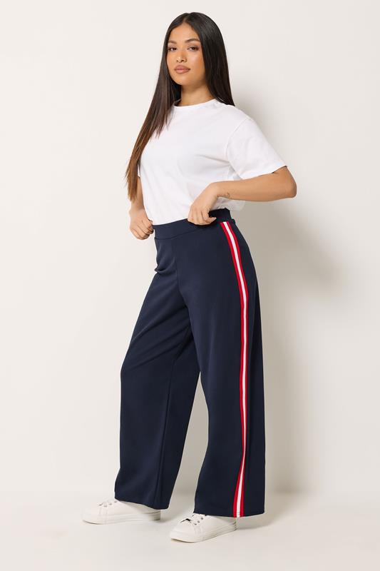  M&Co Petite Hose in Marineblau mit Seitenstreifen und weitem Bein