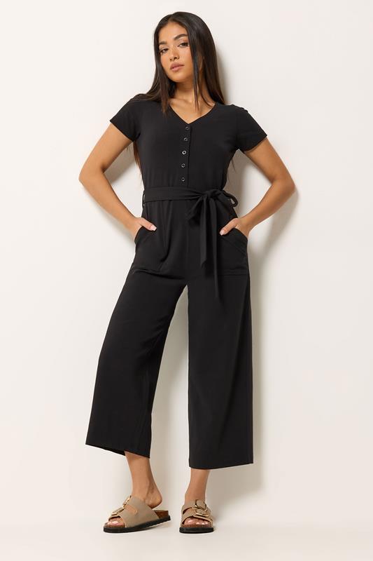  M&Co Petite – Jumpsuit in Schwarz mit Taillengürtel