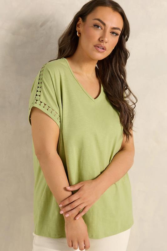  EVANS T-shirt en coton vert chartreuse à col en V avec finitions au crochet