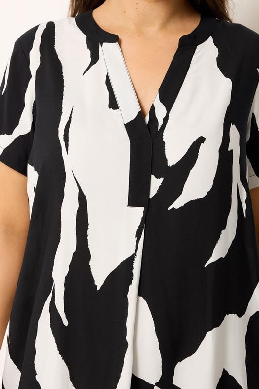 YOURS Plus Size Black Animal Pleat Front Dress | Yours Clothing 4