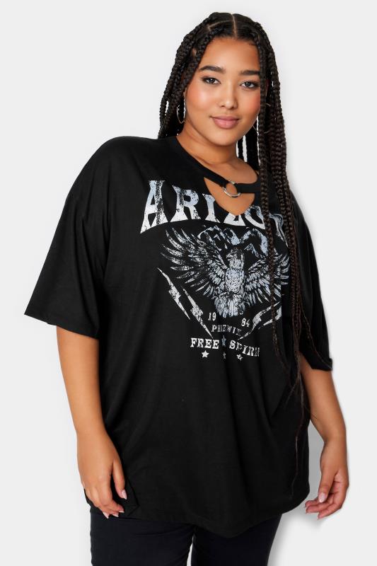 Plus Size  YOURS – T-Shirt mit Ring-Detail und „Arizona“-Print