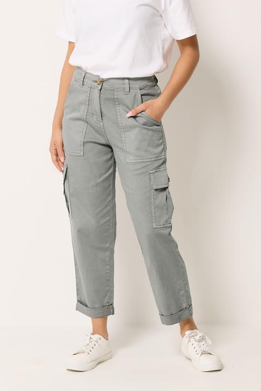  M&Co Petite pantalones cargo grises