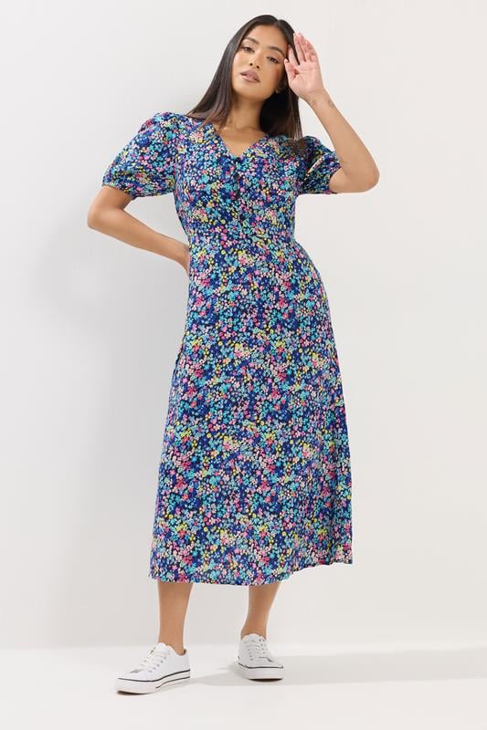  M&Co Petite – Kleid mit Puffärmeln und Blümchenprint in Blau