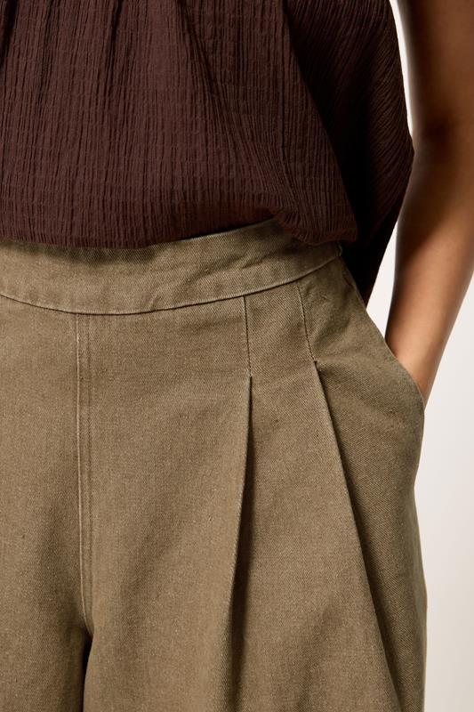 PixieGirl Petite Women's Brown Pleat Front Wide Leg Jeans | PixieGirl 4