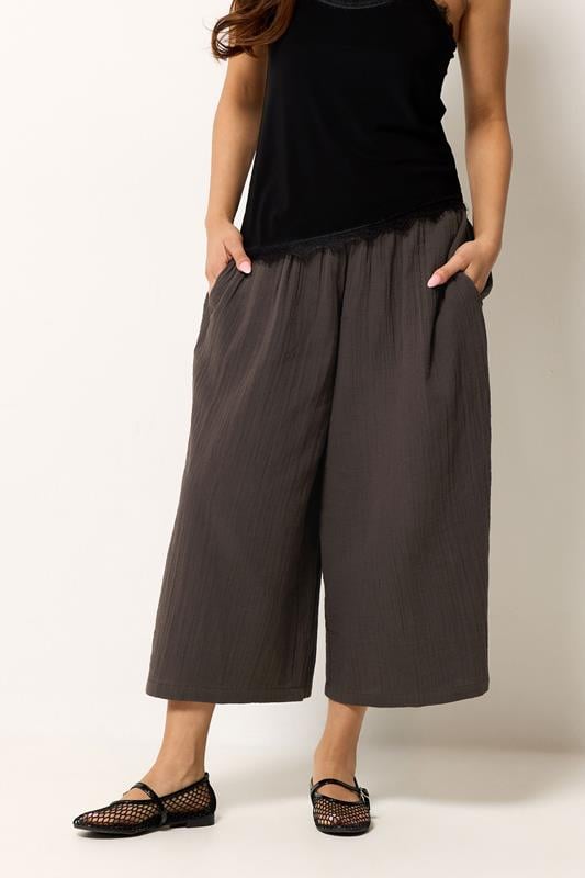  PixieGirl Petite pantalones anchos de algodón de muselina marrón chocolate de corte cropped