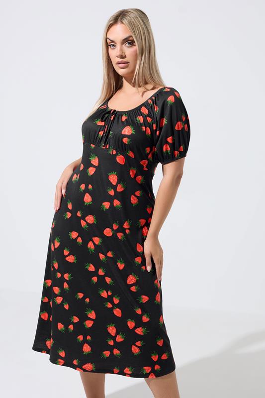  LIMITED COLLECTION Curve zwarte theejurk met aardbeien