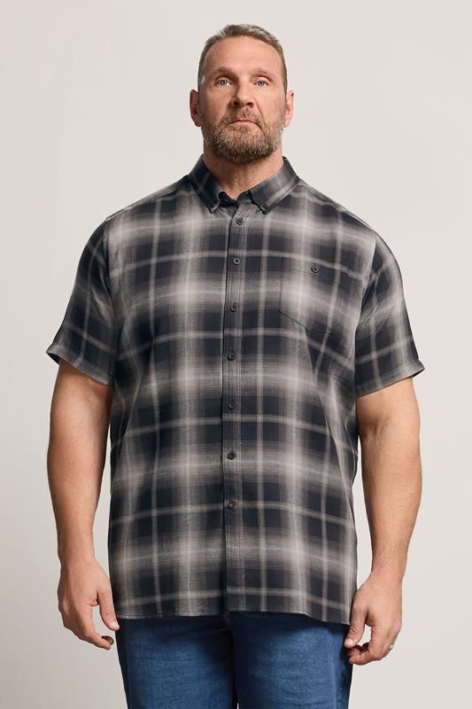  D555 Big & Tall Chemise manches courtes noire avec poche à carreaux