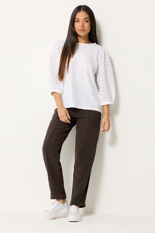  M&Co Petite pantalones estrechos de carpintero marrón chocolate