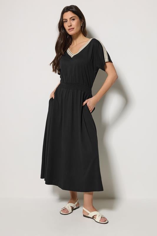  M&Co vestido midi negro con escote de pico y ribete en contraste