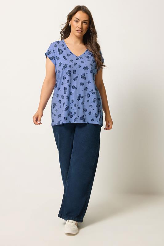 YOURS Plus Size Blue Daisy Print V-Neck T-Shirt | Yours Clothing 1