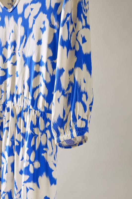 EVANS Plus Size Blue Floral Blur Print Midi Dress | Evans 8