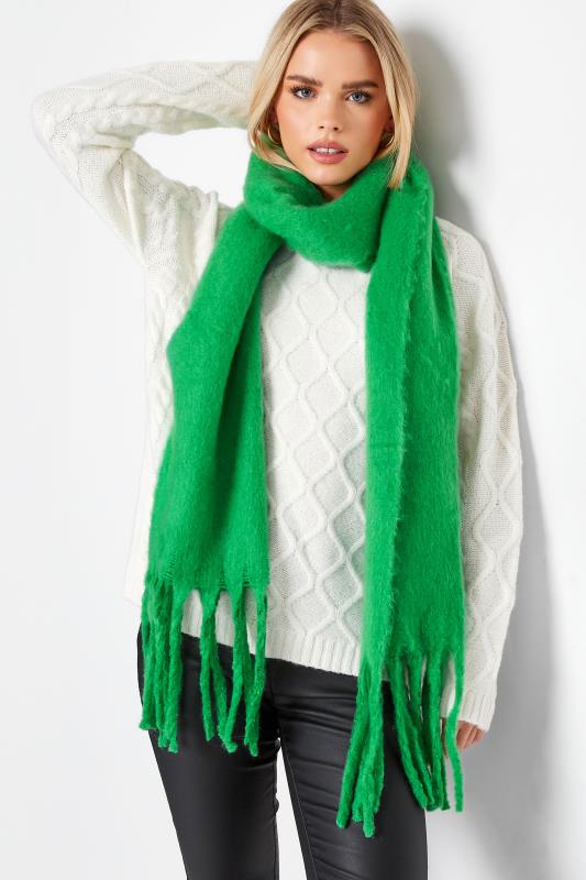 Plus Size  Yours Green Super Soft Chunky Tassel Scarf
