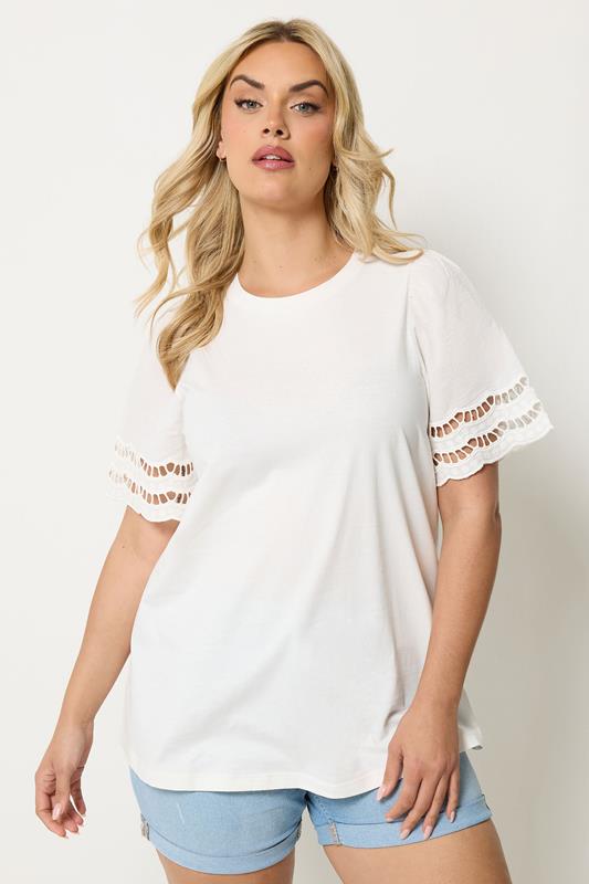  YOURS T-shirt blanc en broderie anglaise à manches évasées