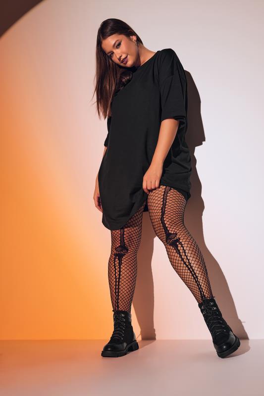 Black Skirt and Fishnet Tights   Chic outfits, Casual chic outfit, Fish  net tights outfit