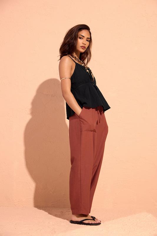 PixieGirl Petite pantalones barrel rojos