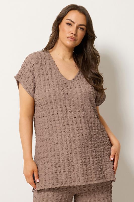  YOURS – T-Shirt in Braun mit Blasenstruktur