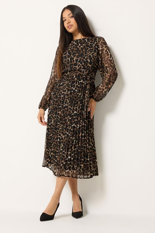 M&Co Petite Chiffonkleid in Braun mit Animalprint und Falten