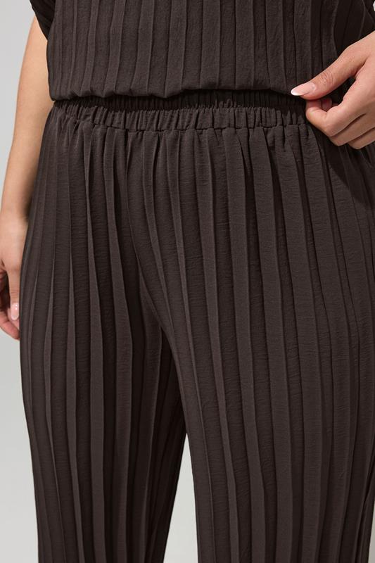 YOURS LONDON Plus Size Chocolate Brown Pleated Set | Yours Clothing 4
